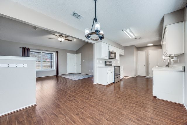 301 Pecan Street, Tom Bean, TX 75489