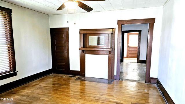 1206 East Myrtle Avenue, Johnson City, TN 37601