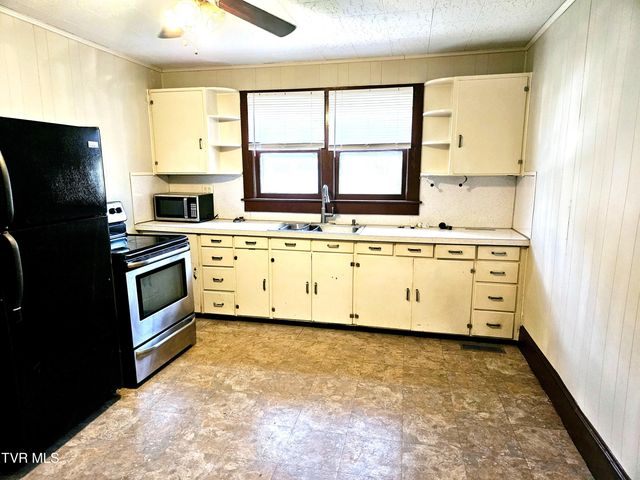 1206 East Myrtle Avenue, Johnson City, TN 37601