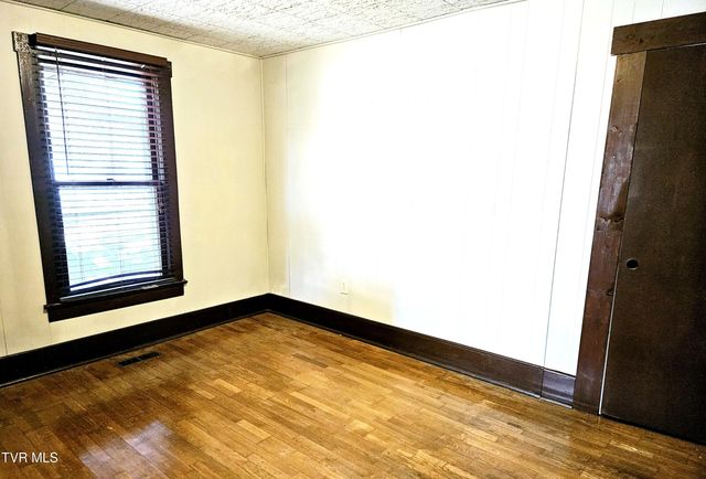 1206 East Myrtle Avenue, Johnson City, TN 37601