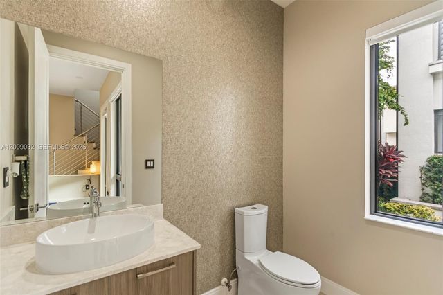 8249 NW 46th St, Doral, FL 33166