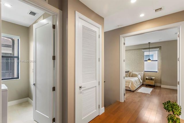 8249 NW 46th St, Doral, FL 33166