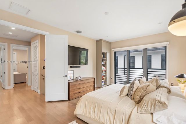 8249 NW 46th St, Doral, FL 33166