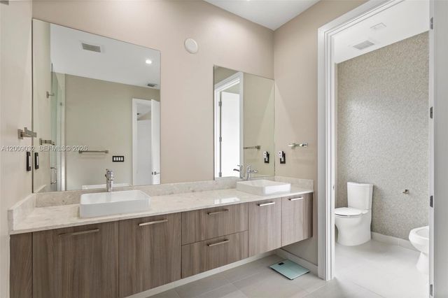 8249 NW 46th St, Doral, FL 33166