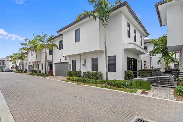 8249 NW 46th St, Doral, FL 33166