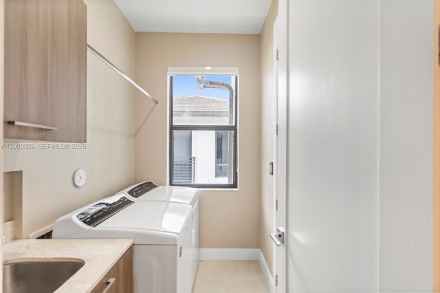 8249 NW 46th St, Doral, FL 33166