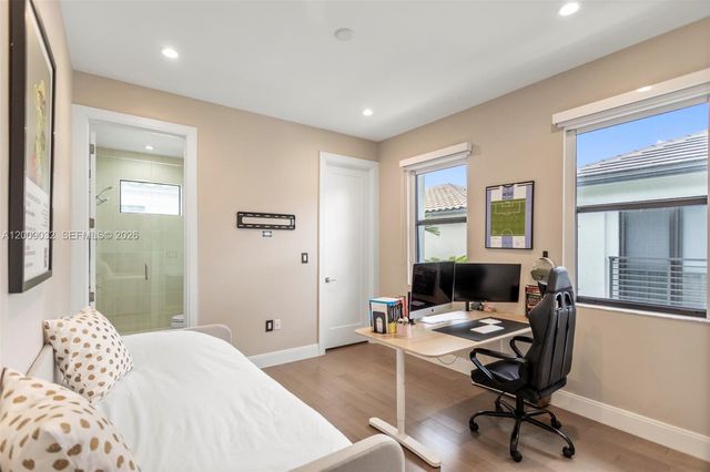 8249 NW 46th St, Doral, FL 33166