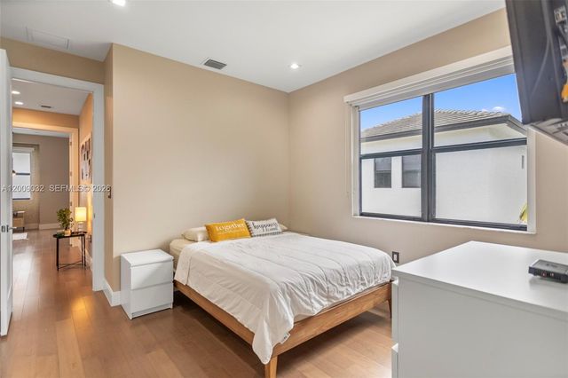 8249 NW 46th St, Doral, FL 33166