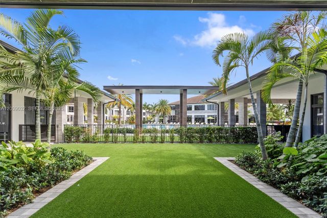 8249 NW 46th St, Doral, FL 33166