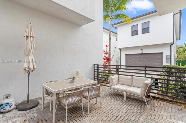 8249 NW 46th St, Doral, FL 33166