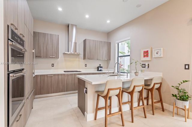 8249 NW 46th St, Doral, FL 33166