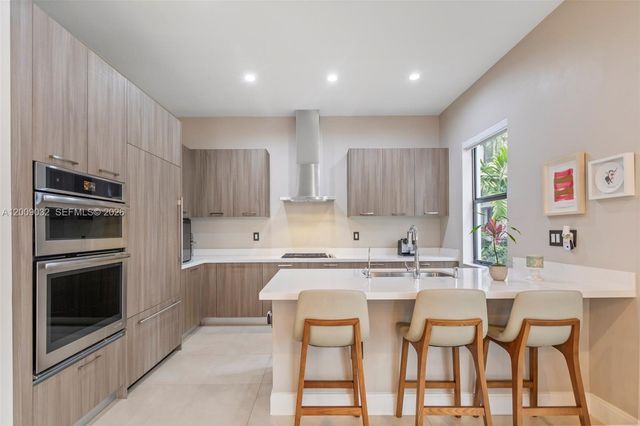 8249 NW 46th St, Doral, FL 33166