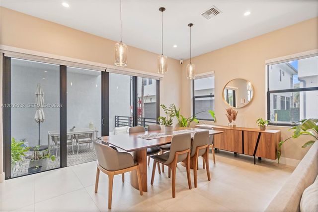 8249 NW 46th St, Doral, FL 33166