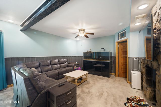 17058 Mable Lane, Neosho, MO 64850