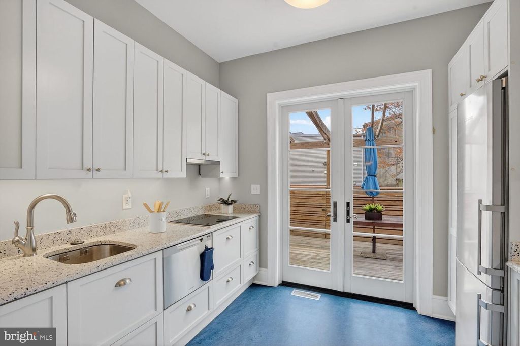 Image 10 of property listing at 1243 E ST SE, Washington, DC 20003