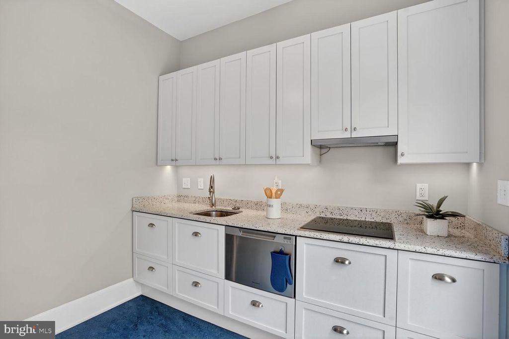 Image 11 of property listing at 1243 E ST SE, Washington, DC 20003