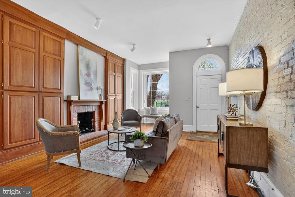 Image 5 of property listing at 1243 E ST SE, Washington, DC 20003