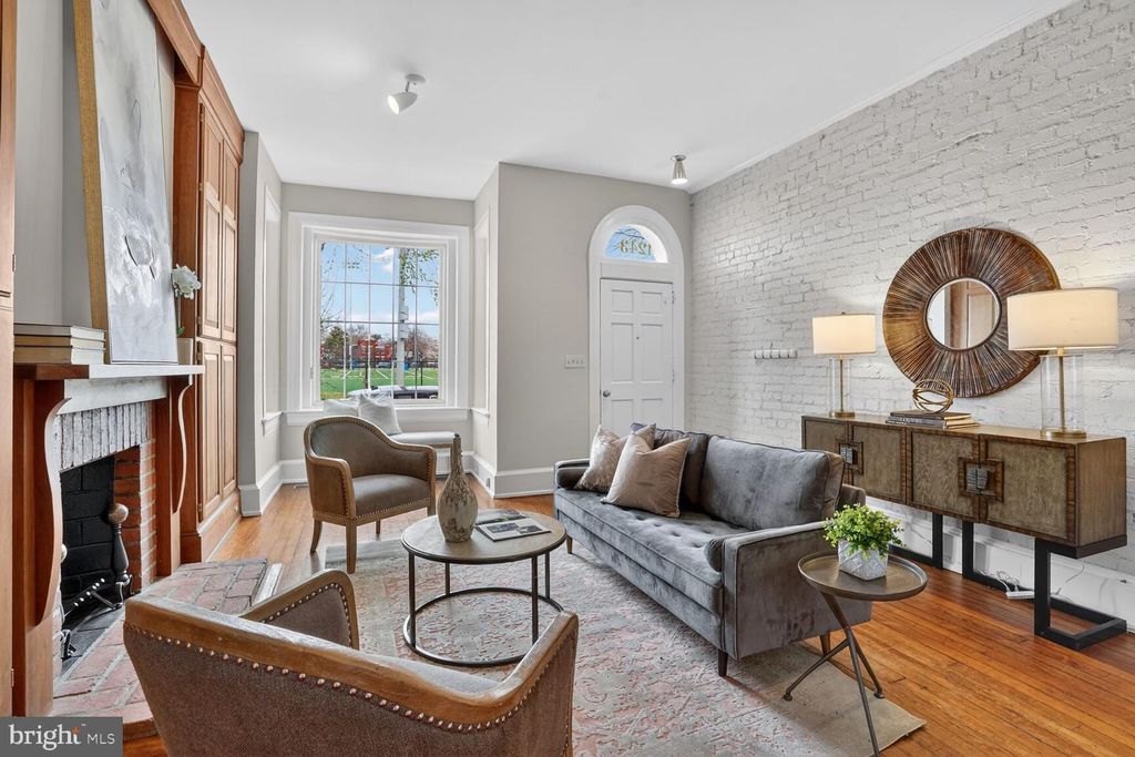 Image 7 of property listing at 1243 E ST SE, Washington, DC 20003