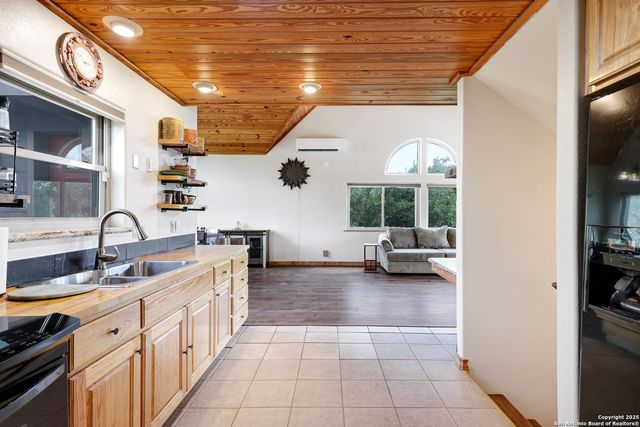 727 private road 1508, Bandera, TX 78003