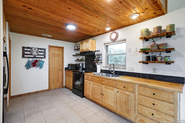 727 private road 1508, Bandera, TX 78003