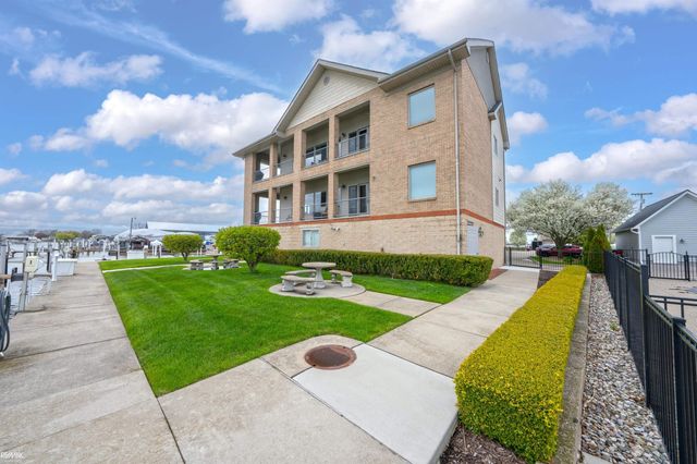 32172 N River Rd Road, Harrison Twp, MI 48045