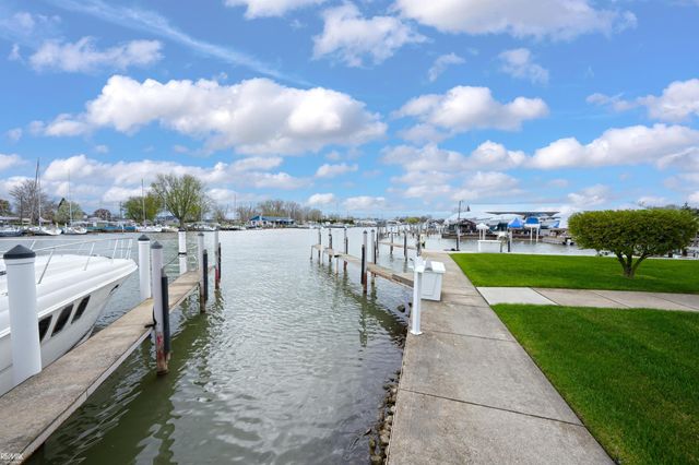 32172 N River Rd Road, Harrison Twp, MI 48045
