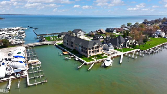 32172 N River Rd Road, Harrison Twp, MI 48045