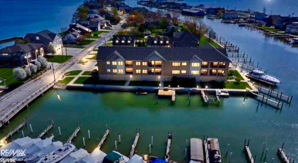 32172 N River Rd Road, Harrison Twp, MI 48045