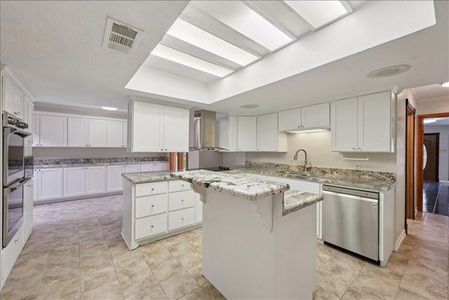 3805 Huntwick Drive, Orange, TX 77632