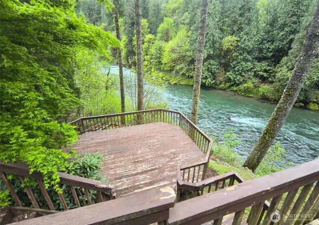 2727 Kalama River Road, Kalama, WA 98625