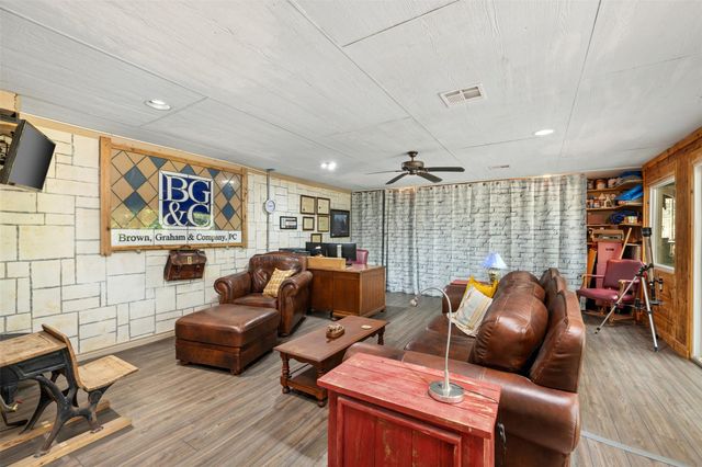 523 County Road 136A, Kingsland, TX 78639