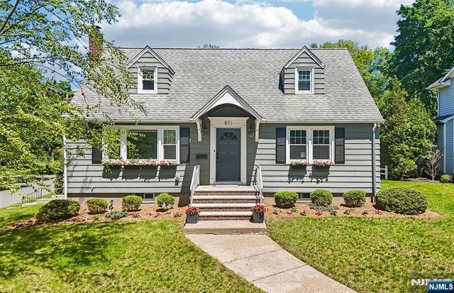 571 Laurel Road, Ridgewood, NJ 07450