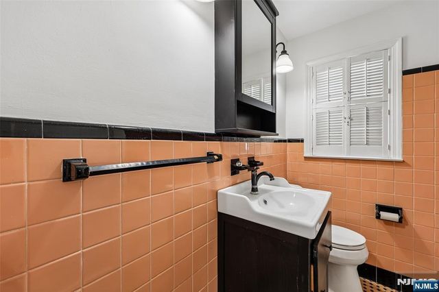 571 Laurel Road, Ridgewood, NJ 07450
