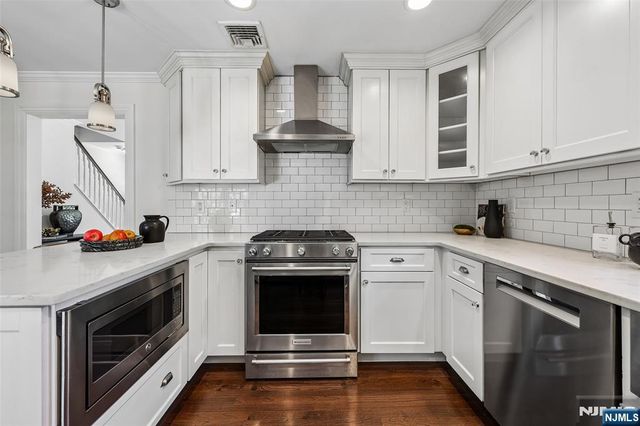 571 Laurel Road, Ridgewood, NJ 07450