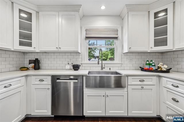 571 Laurel Road, Ridgewood, NJ 07450