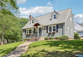 571 Laurel Road, Ridgewood, NJ 07450