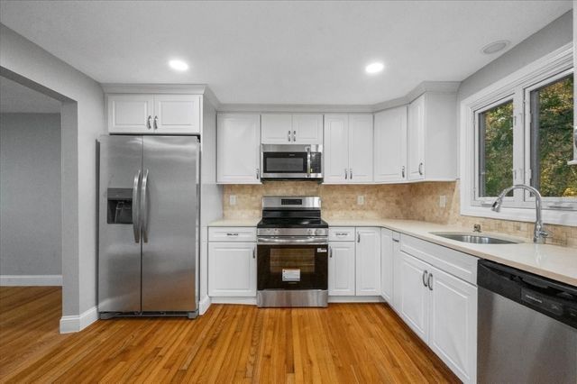 599 Oakhill Ave, Attleboro, MA 02703