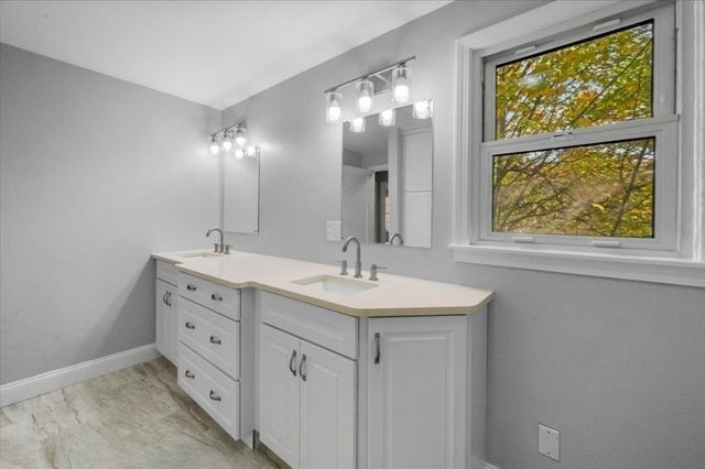 599 Oakhill Ave, Attleboro, MA 02703