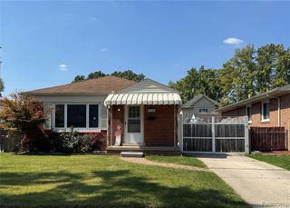 8345 Robindale Avenue, Dearborn Heights, MI 48127