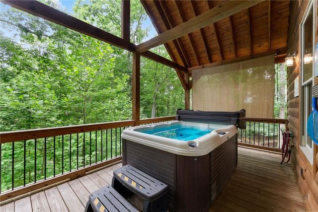 265 Maple Ridge Drive, Cleveland, GA 30528