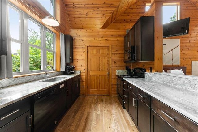 265 Maple Ridge Drive, Cleveland, GA 30528