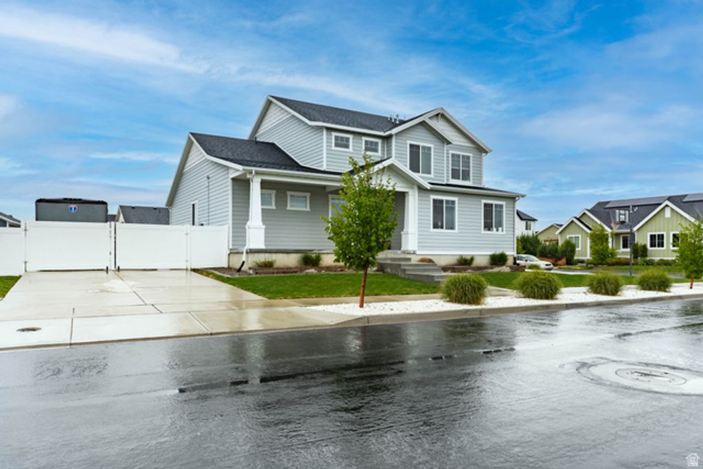 Image 3 of property listing at 663 S CROOKED POST WAY, Saratoga Springs, UT 84045