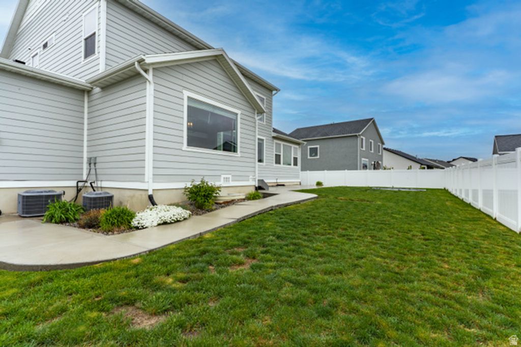 Image 36 of property listing at 663 S CROOKED POST WAY, Saratoga Springs, UT 84045