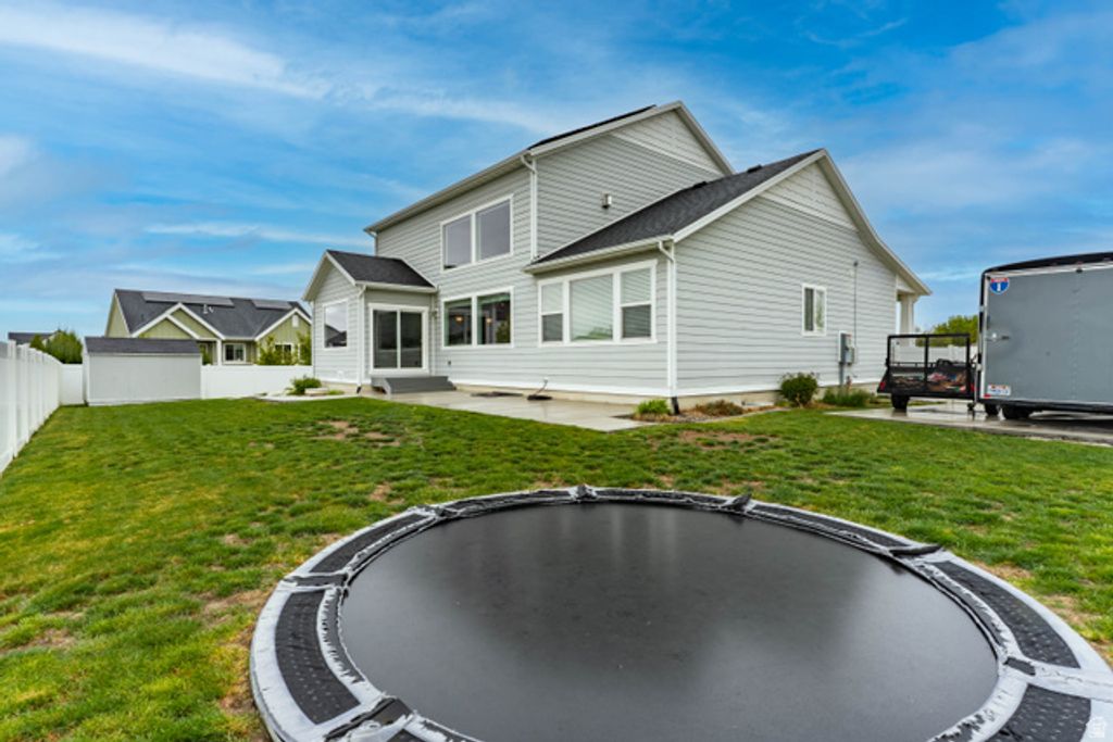 Image 40 of property listing at 663 S CROOKED POST WAY, Saratoga Springs, UT 84045