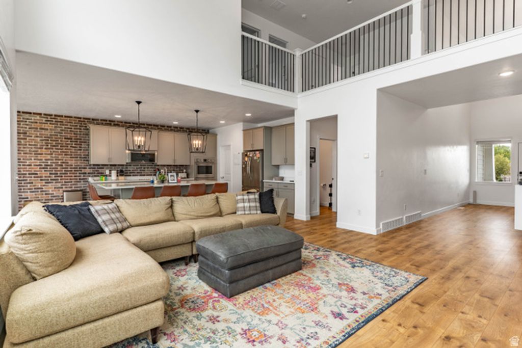 Image 6 of property listing at 663 S CROOKED POST WAY, Saratoga Springs, UT 84045