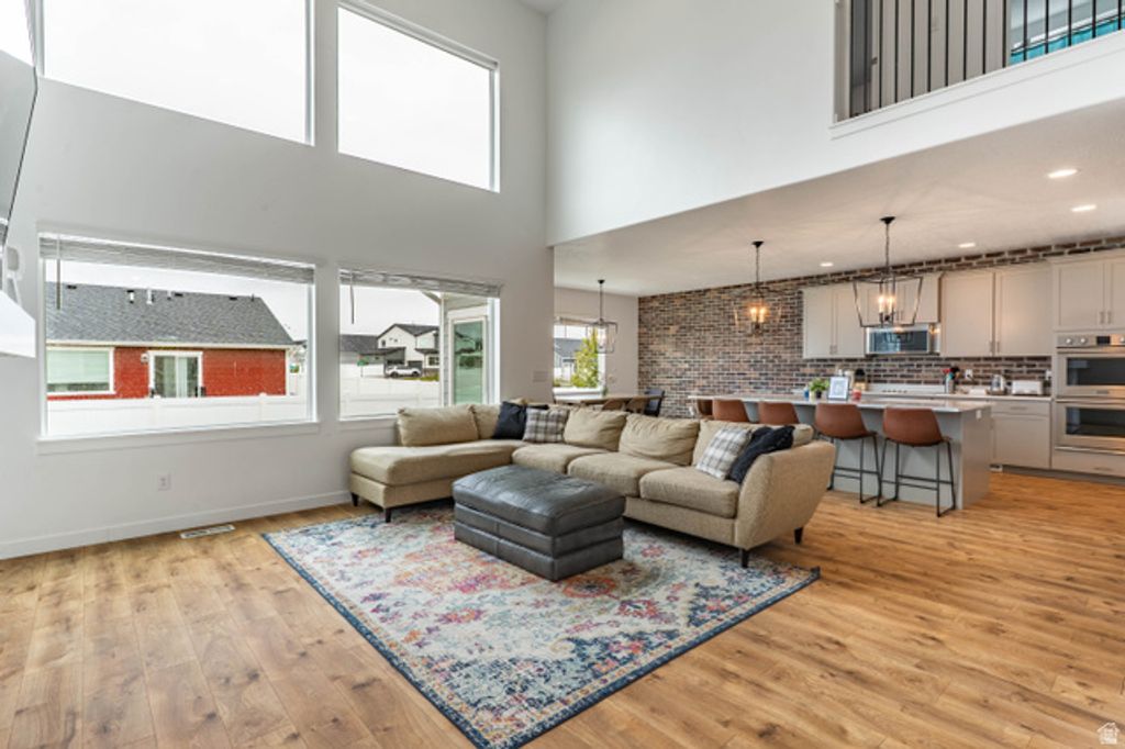 Image 7 of property listing at 663 S CROOKED POST WAY, Saratoga Springs, UT 84045