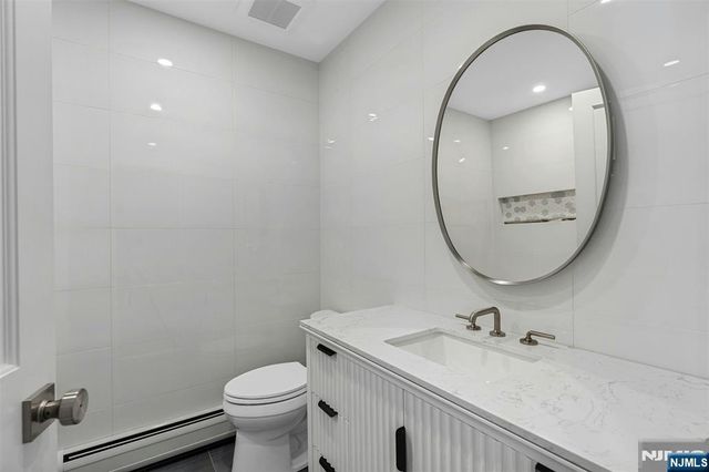 306 Ogden Avenue, Teaneck, NJ 07666