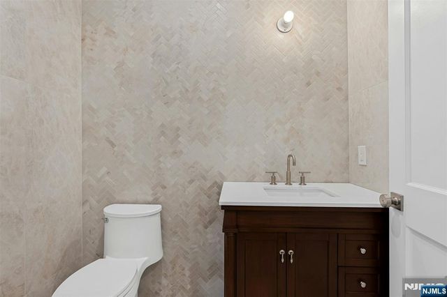 306 Ogden Avenue, Teaneck, NJ 07666