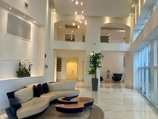 3330 NE 190th Street 1719, Aventura, FL 33180