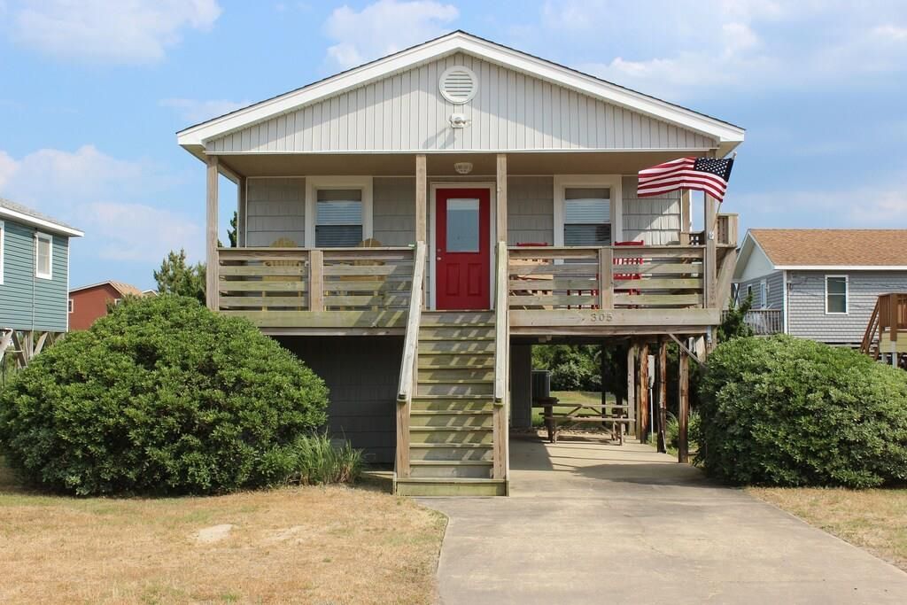 Image 1 of property listing at 305 E Albatross Street Lot 4, Nags Head, NC 27959